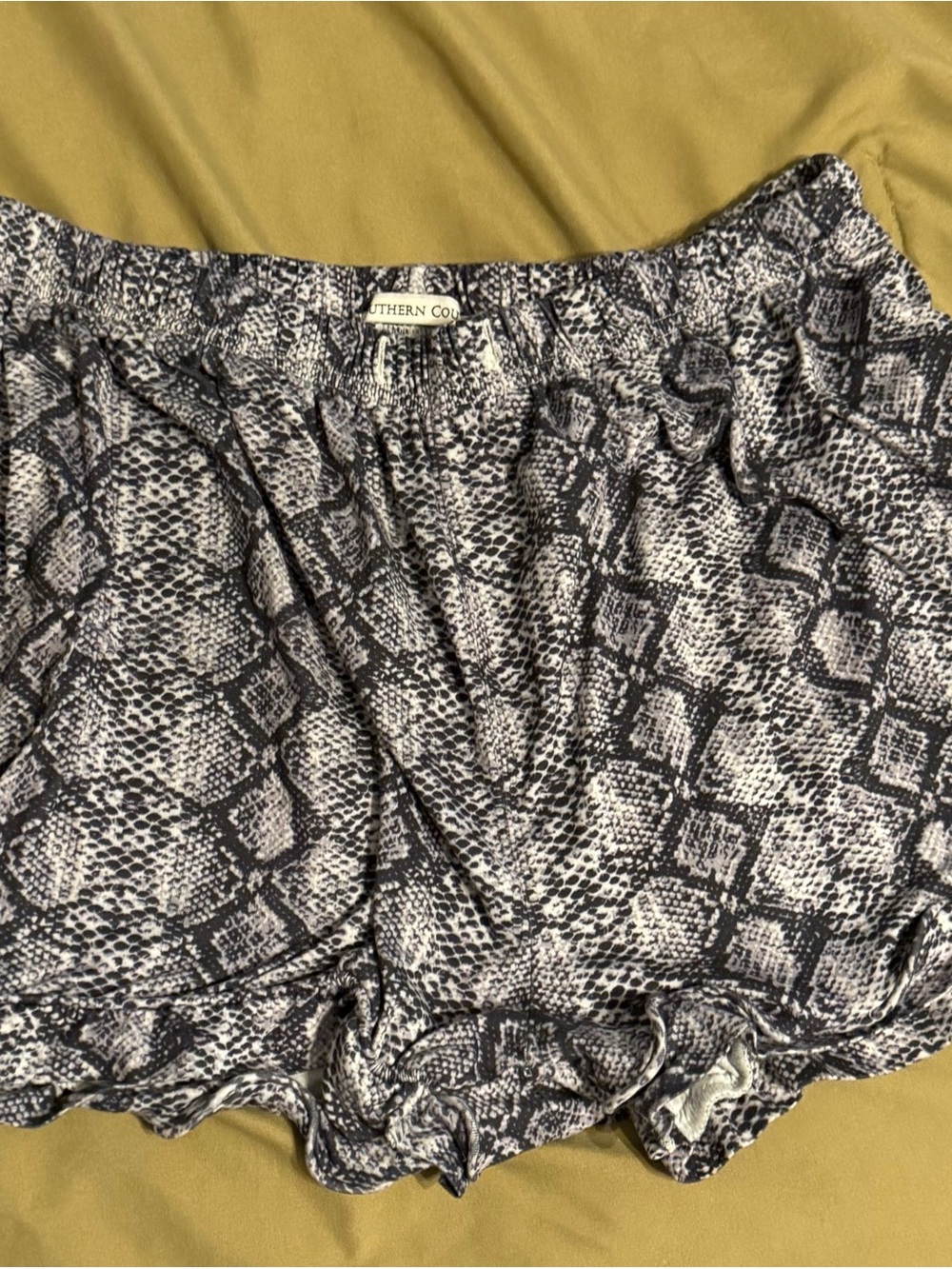 Southern Cotton Snake-Print Women’s Shorts — Black & White